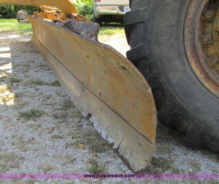 image for item R9469 1966 Caterpillar 120 ridgid frame motor grader