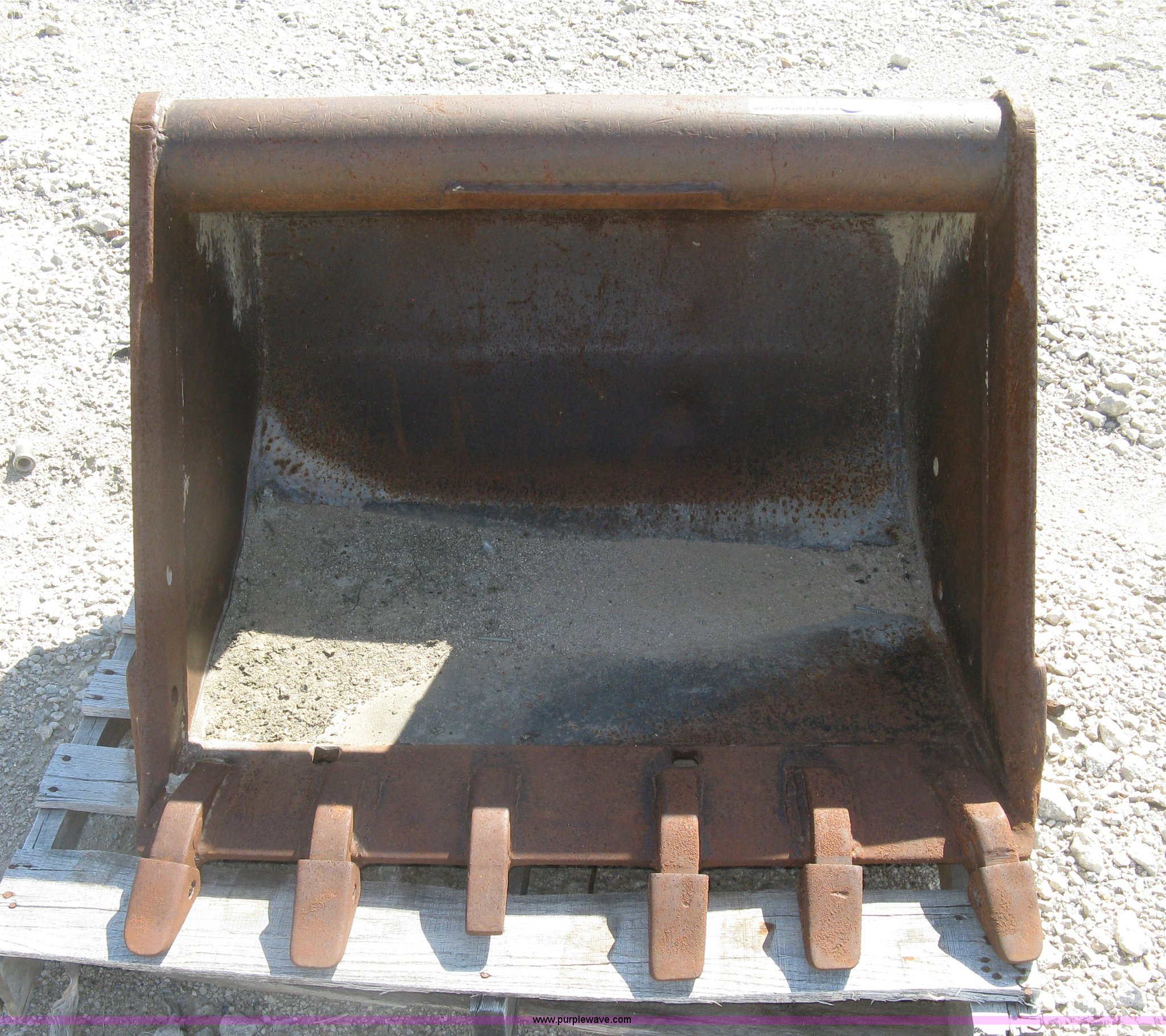 Wain Roy backhoe bucket in Wichita, KS Item BL9241 sold Purple Wave