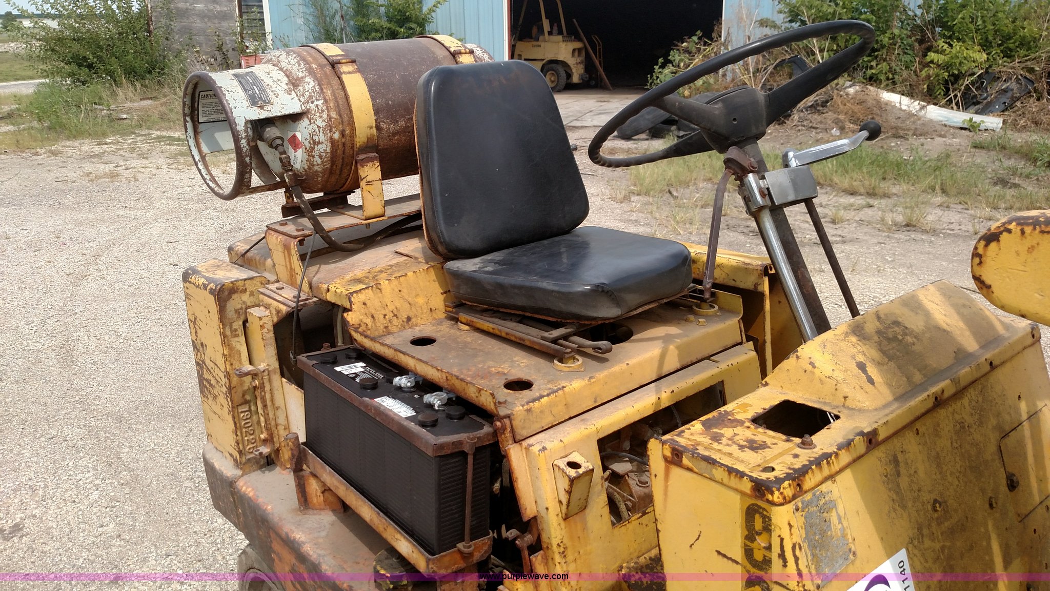 Clark 8060 forklift in Abilene, KS Item K1140 sold Purple Wave