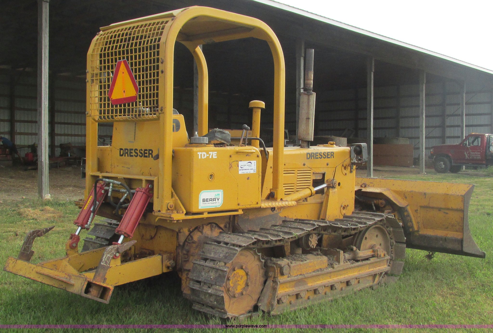 1987 Dresser TD7E dozer in Marionville, MO Item L5279 sold Purple Wave