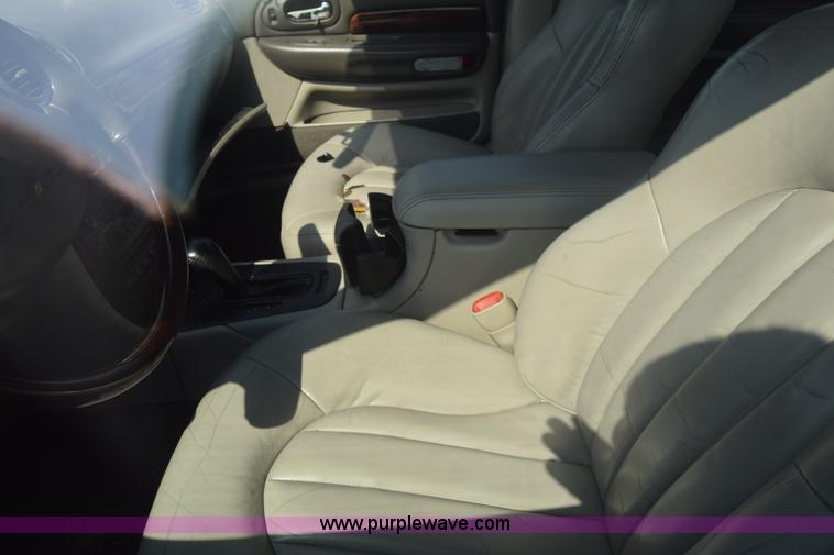 image for item J7238 2002 Chrysler 300M