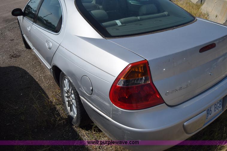 image for item J7238 2002 Chrysler 300M