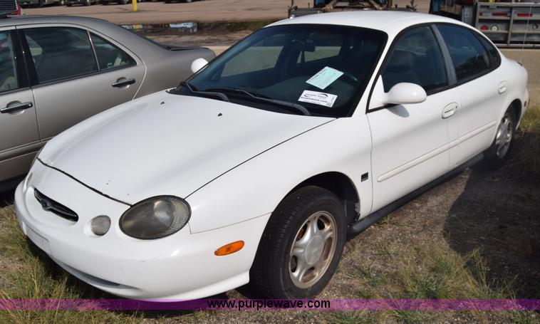 image for item J7241 1998 Ford Taurus LX