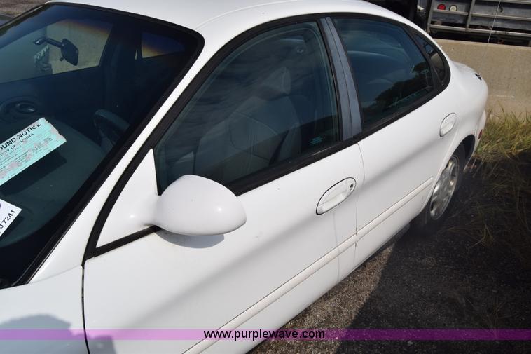 image for item J7241 1998 Ford Taurus LX