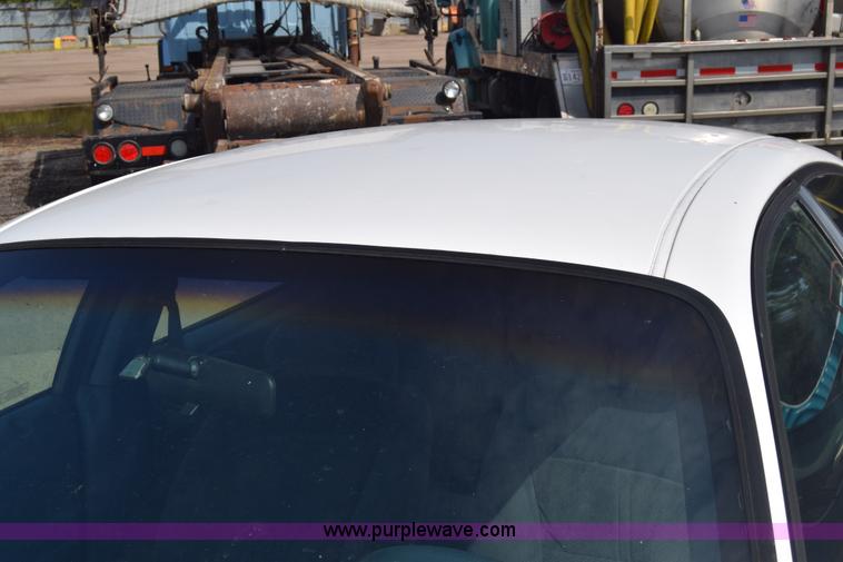 image for item J7241 1998 Ford Taurus LX