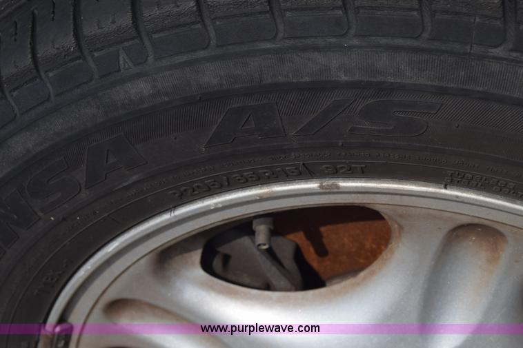 image for item J7241 1998 Ford Taurus LX