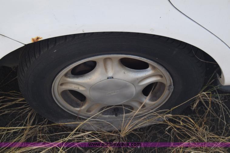 image for item J7241 1998 Ford Taurus LX
