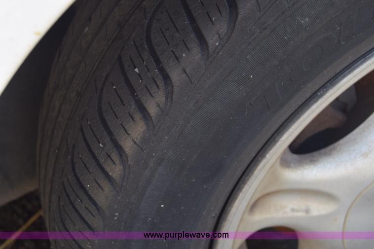 image for item J7241 1998 Ford Taurus LX