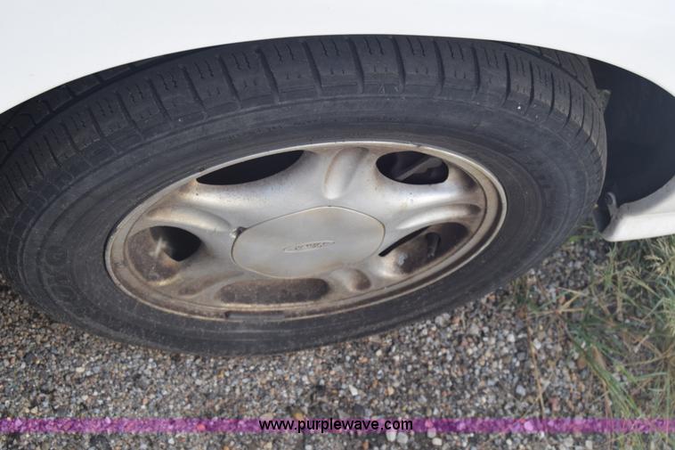 image for item J7241 1998 Ford Taurus LX