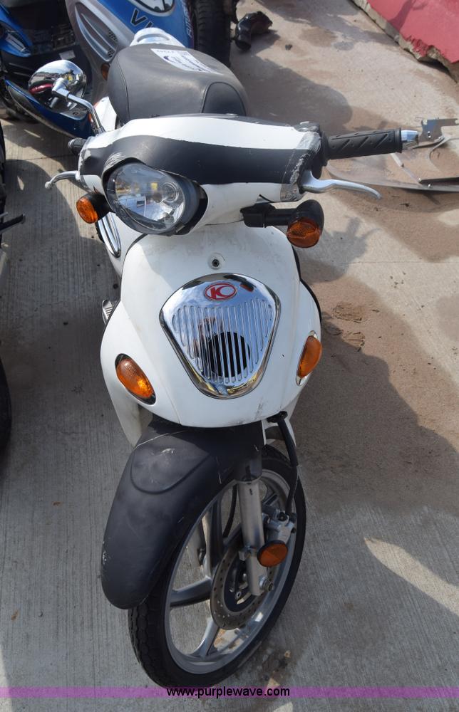 image for item J7242 2005 Kymc People moped