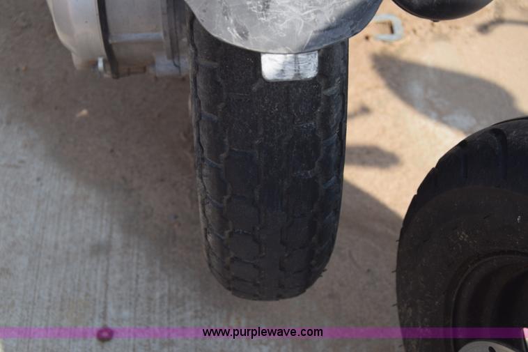 image for item J7242 2005 Kymc People moped