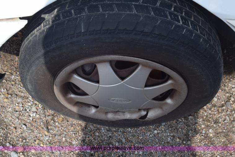 image for item J7243 1997 Ford Aspire