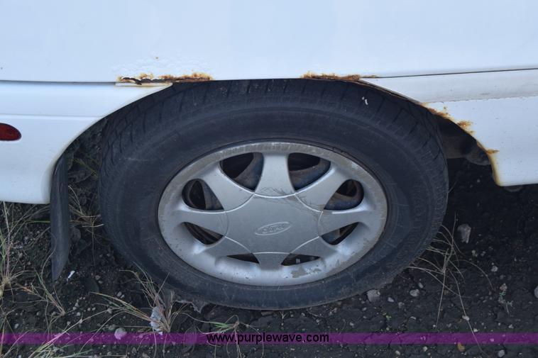 image for item J7243 1997 Ford Aspire