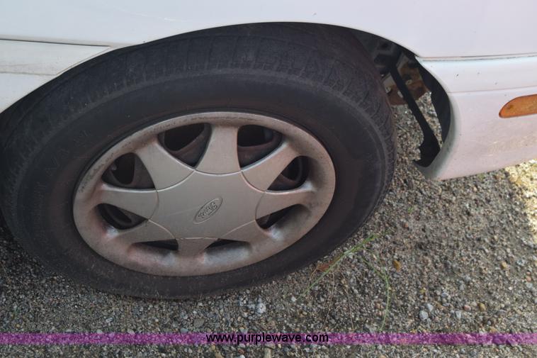 image for item J7243 1997 Ford Aspire