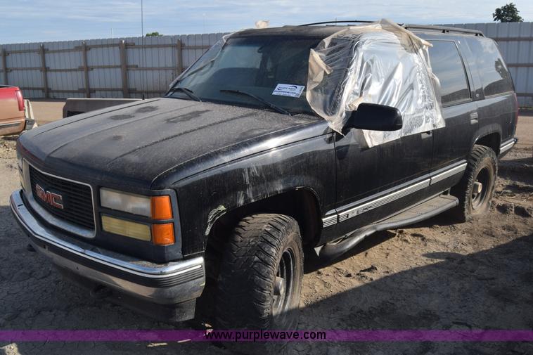 image for item J8009 1999 GMC Yukon SLE SUV