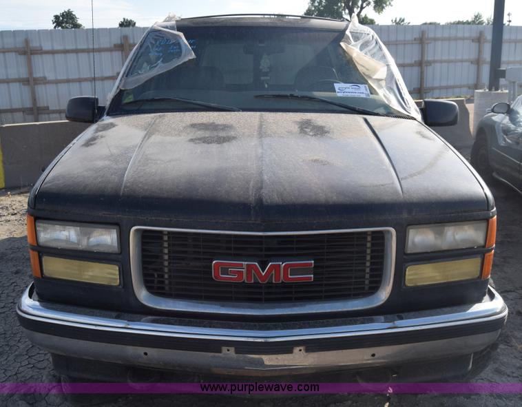 image for item J8009 1999 GMC Yukon SLE SUV