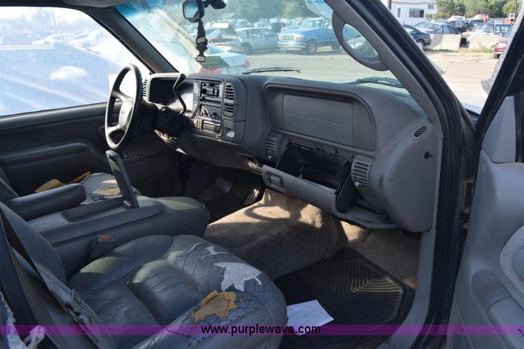 image for item J8009 1999 GMC Yukon SLE SUV