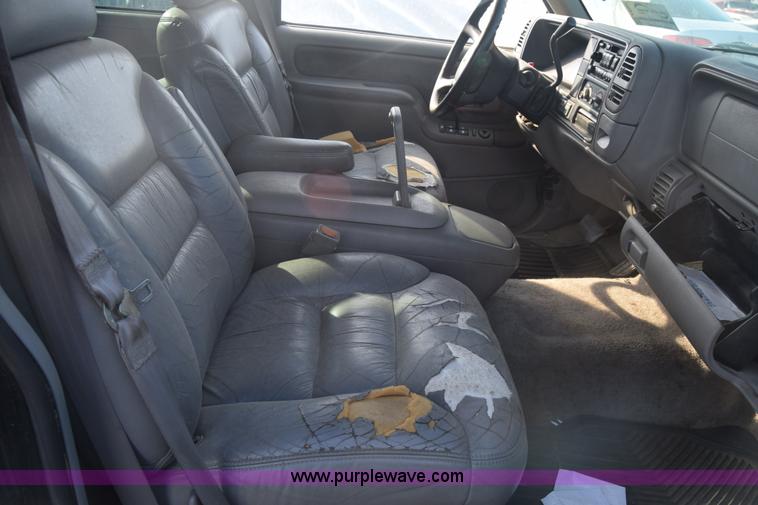 image for item J8009 1999 GMC Yukon SLE SUV
