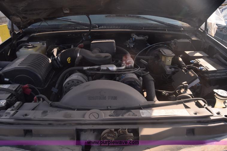 image for item J8009 1999 GMC Yukon SLE SUV