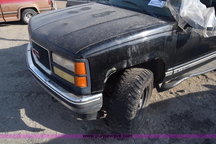 image for item J8009 1999 GMC Yukon SLE SUV