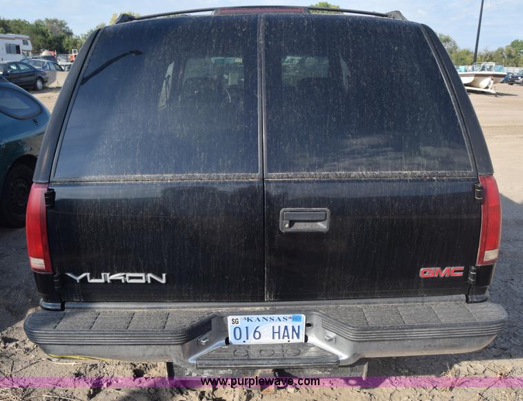 image for item J8009 1999 GMC Yukon SLE SUV