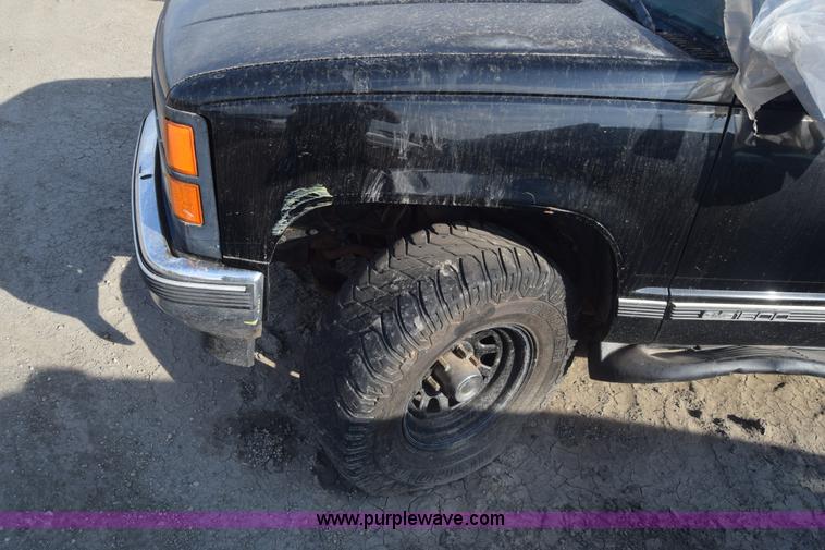 image for item J8009 1999 GMC Yukon SLE SUV