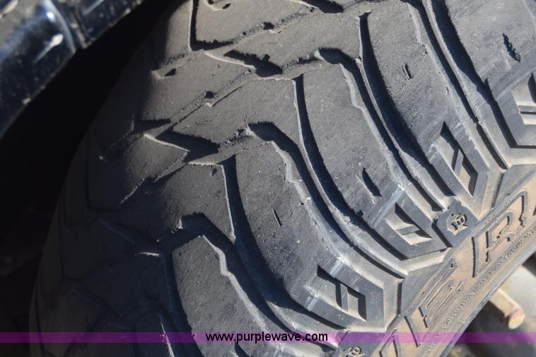 image for item J8009 1999 GMC Yukon SLE SUV