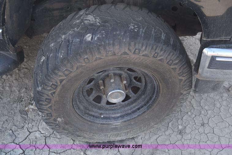 image for item J8009 1999 GMC Yukon SLE SUV