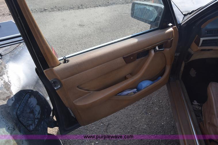 image for item J8010 1982 Mercedes Benz 300 SD