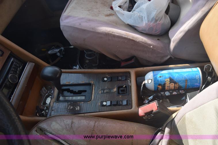 image for item J8010 1982 Mercedes Benz 300 SD