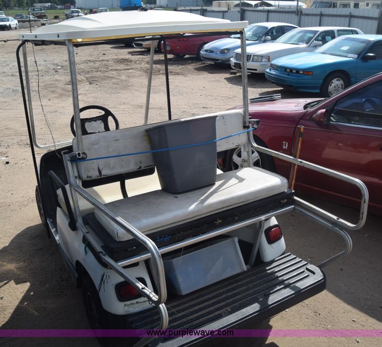 image for item J8012 1999 Yamaha golf cart