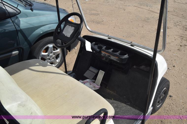 image for item J8012 1999 Yamaha golf cart