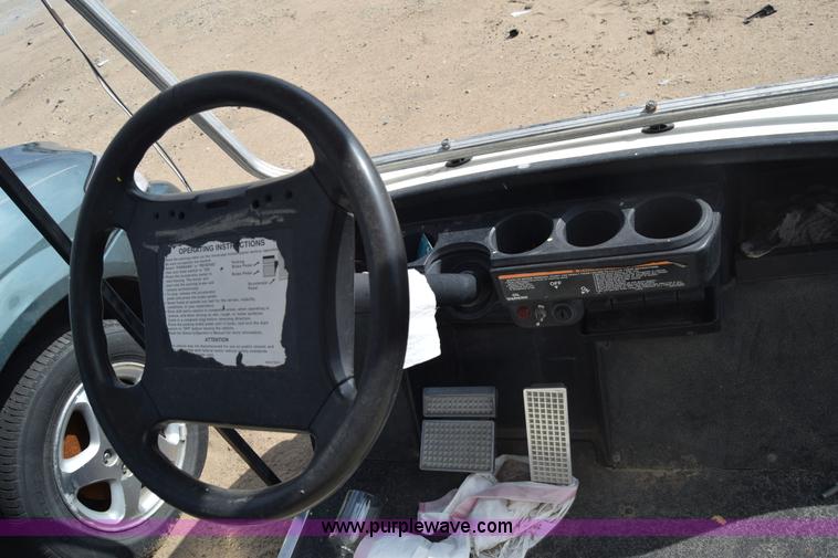 image for item J8012 1999 Yamaha golf cart