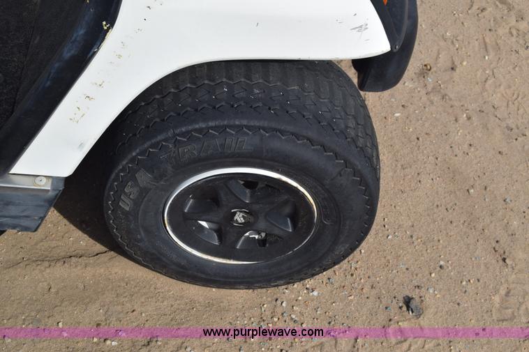 image for item J8012 1999 Yamaha golf cart