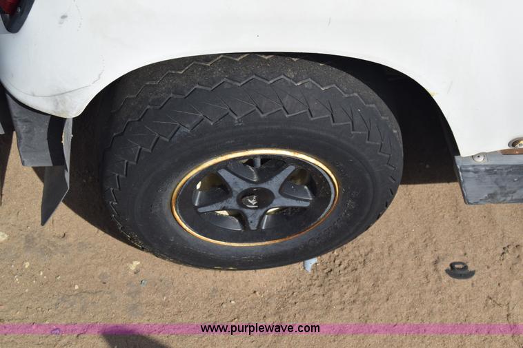 image for item J8012 1999 Yamaha golf cart