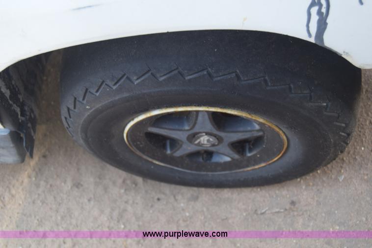 image for item J8012 1999 Yamaha golf cart