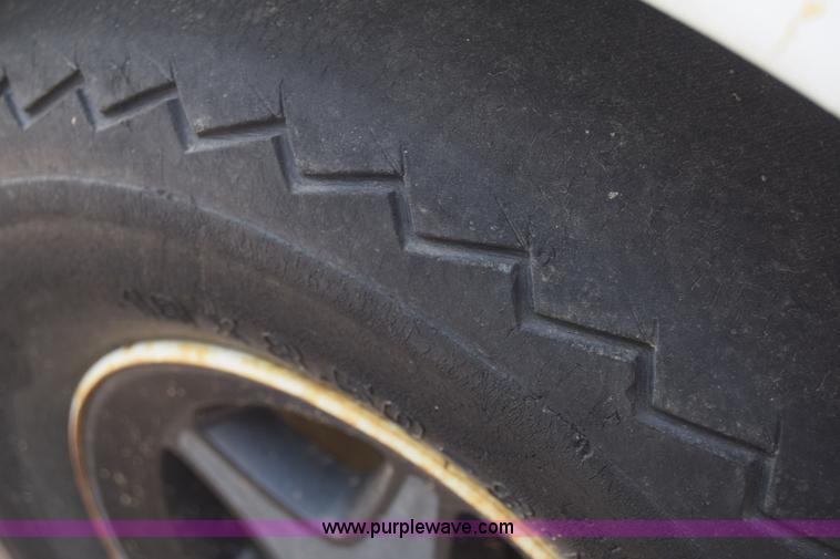 image for item J8012 1999 Yamaha golf cart