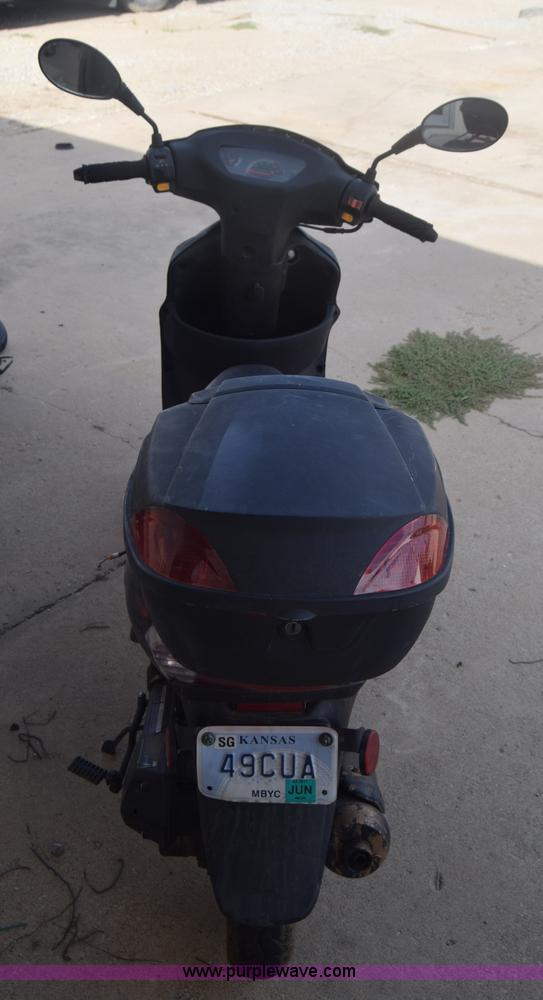 image for item J8013 2013 Bashen TPGS-805 moped