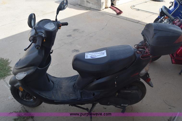 image for item J8013 2013 Bashen TPGS-805 moped
