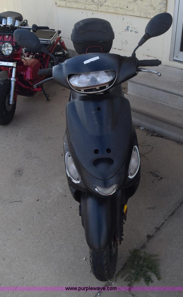 image for item J8013 2013 Bashen TPGS-805 moped