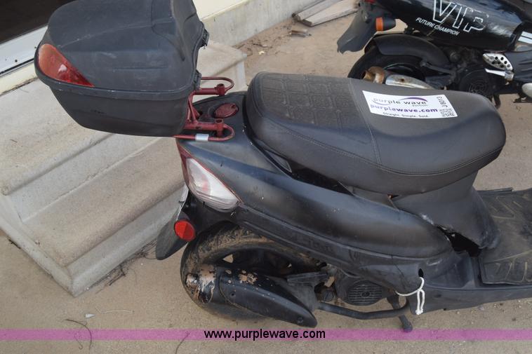image for item J8013 2013 Bashen TPGS-805 moped