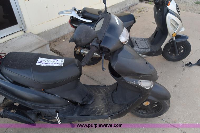 image for item J8013 2013 Bashen TPGS-805 moped