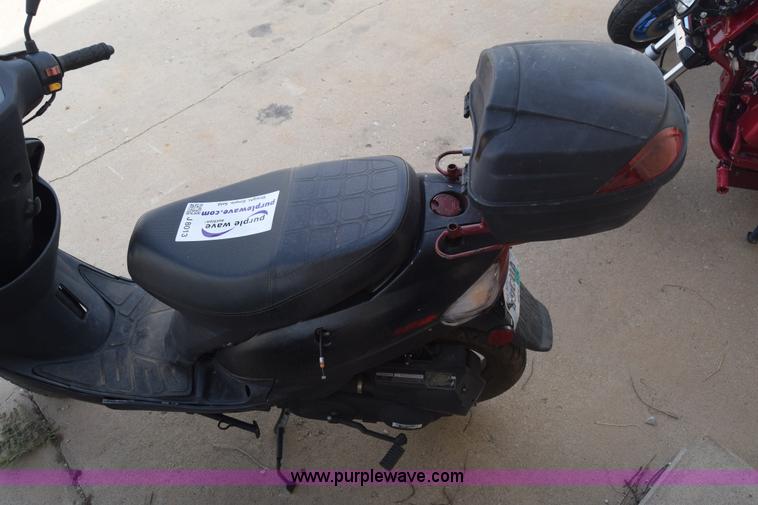 image for item J8013 2013 Bashen TPGS-805 moped