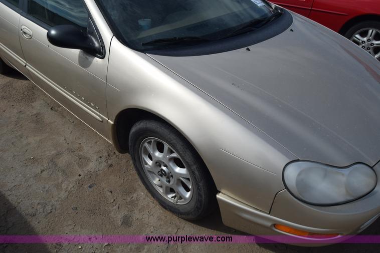 image for item J8015 2000 Chrysler Concorde