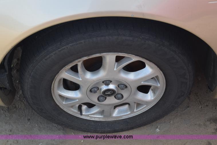 image for item J8015 2000 Chrysler Concorde