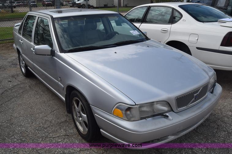 image for item J8024 1999 Volvo S70 T5