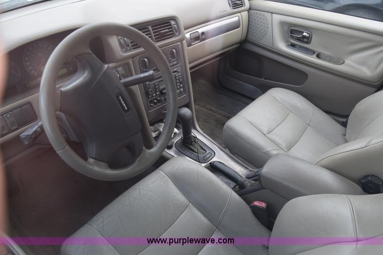 image for item J8024 1999 Volvo S70 T5