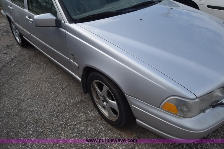 image for item J8024 1999 Volvo S70 T5