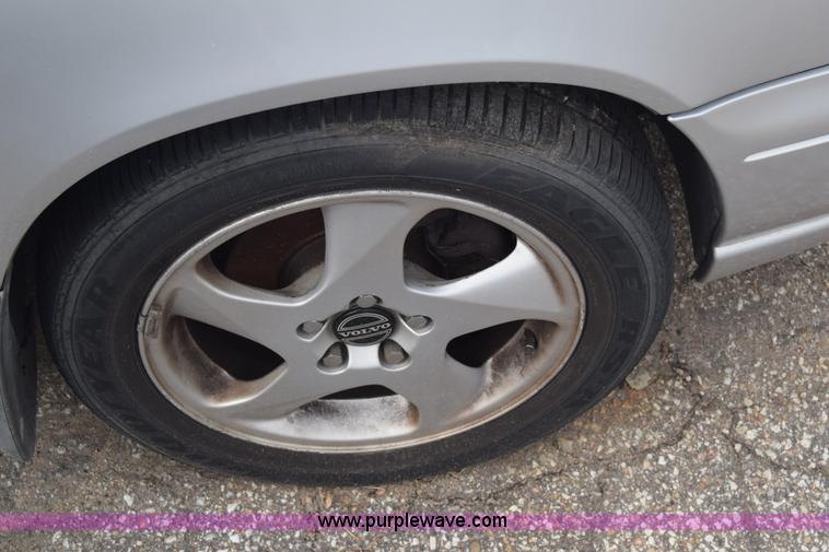 image for item J8024 1999 Volvo S70 T5