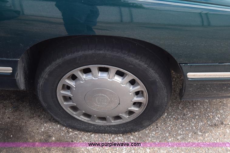 image for item J8025 1997 Cadillac DeVille